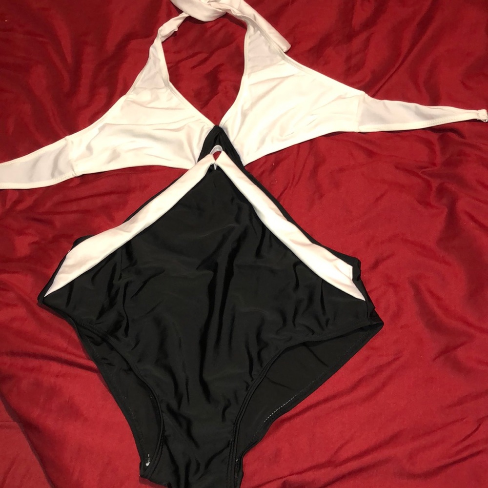 Anself Black and White cut out swimsuit-Size M